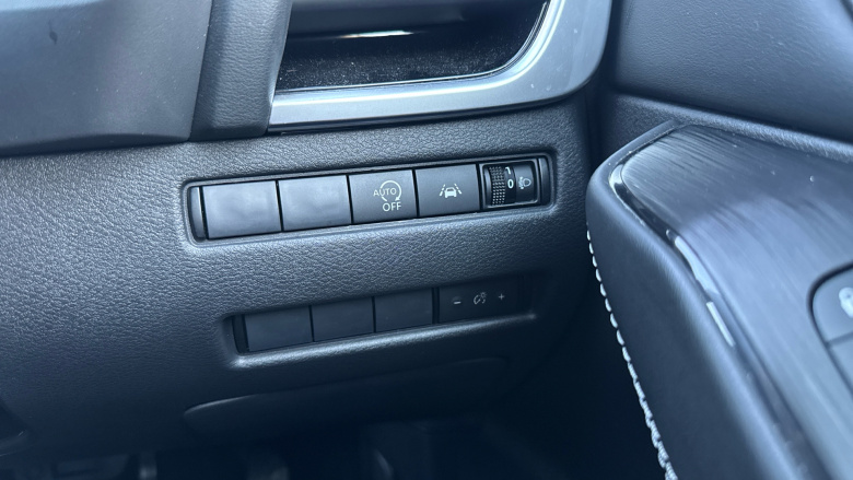 Nissan Qashqai 1.3 DiG-T MH N-Connecta 5dr Petrol Hatchback